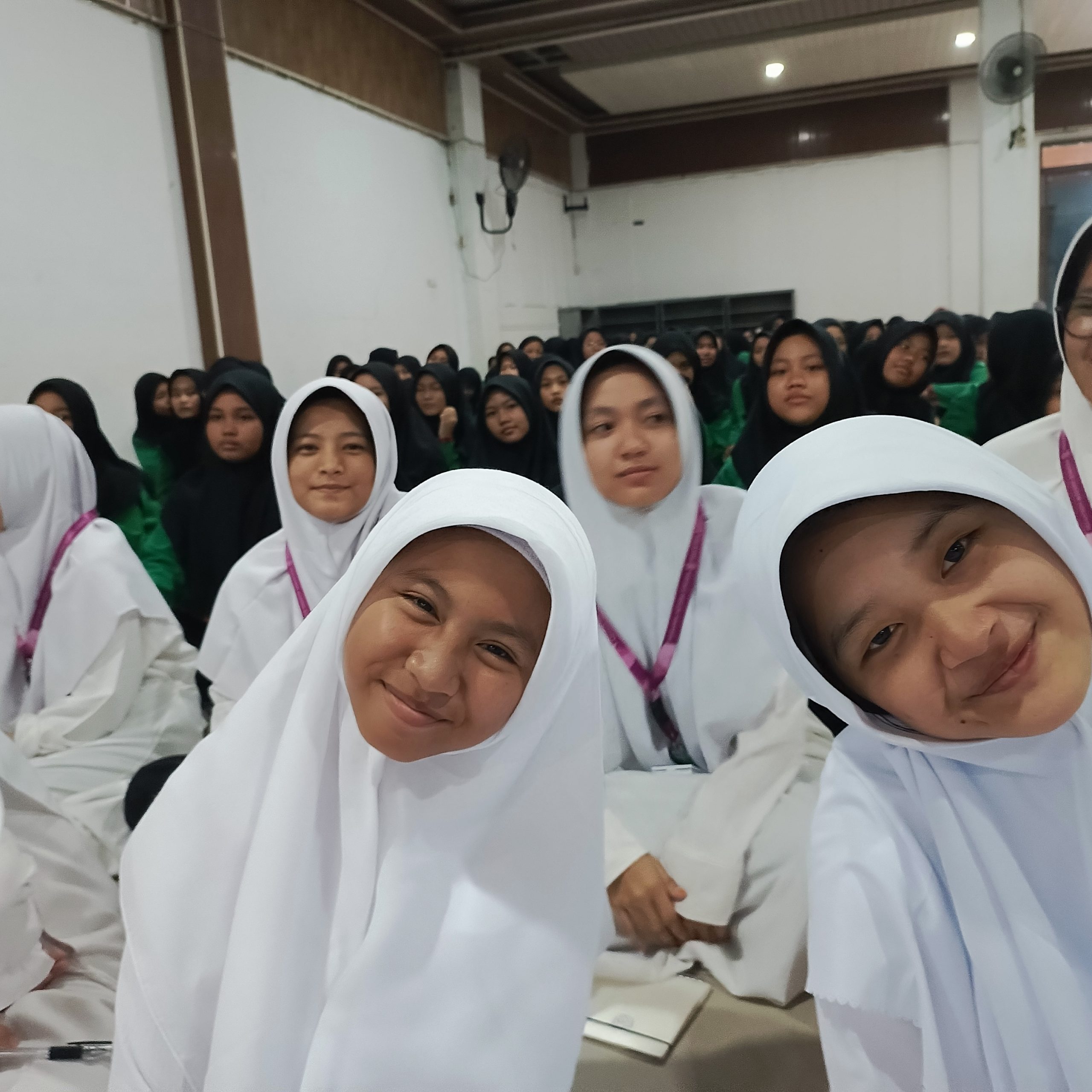 Kegiatan seminar santri Pesantren Modern Syahida Tangerang
